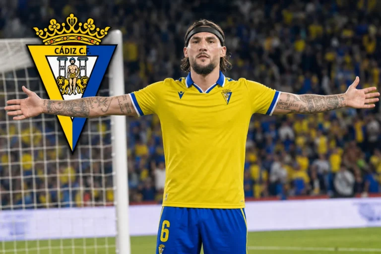 Gudelj vestido con los colores del Cádiz CF.